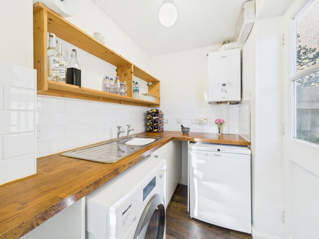 Property photo 3 of 18 Elizabeth Road