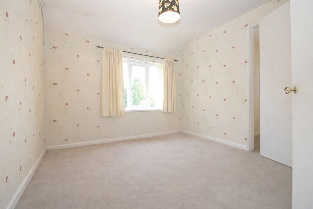 Property photo 2 of 12 Bedroom