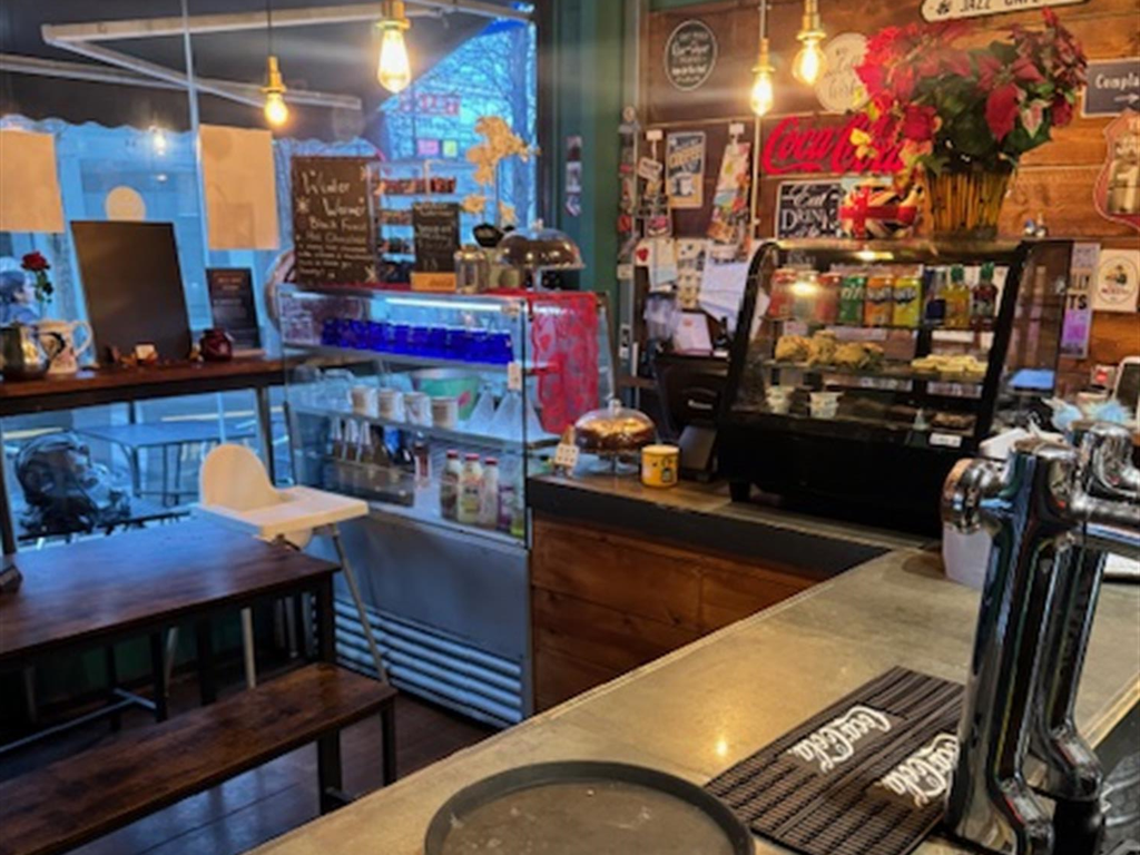 Property photo 1 of 8 Photo 0