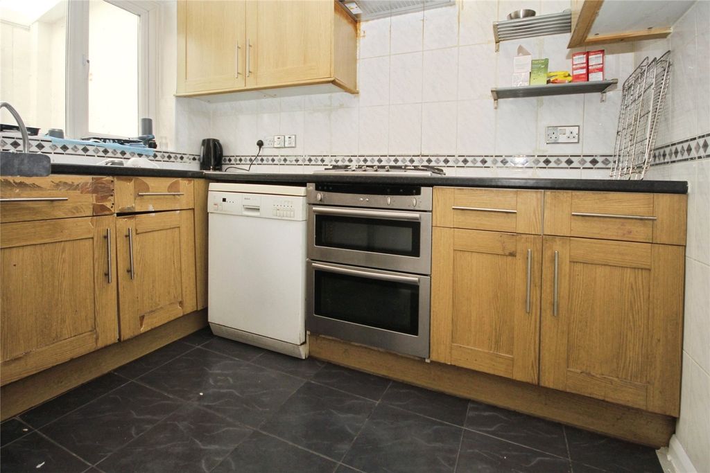 Property photo 3 of 12 Kitchen