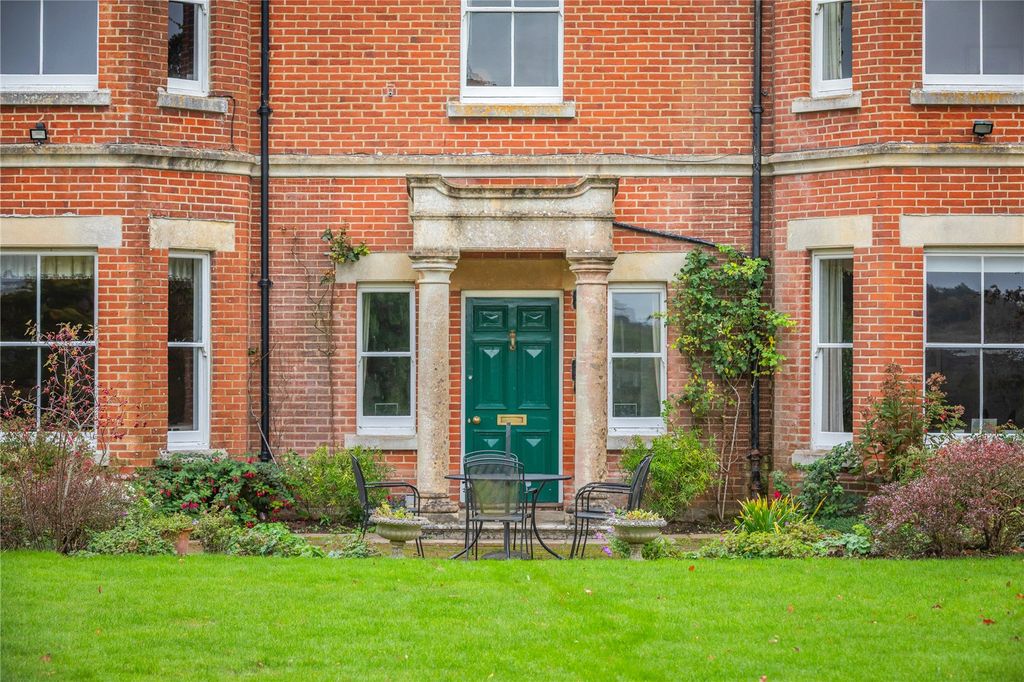 Property photo 3 of 20 Entrance