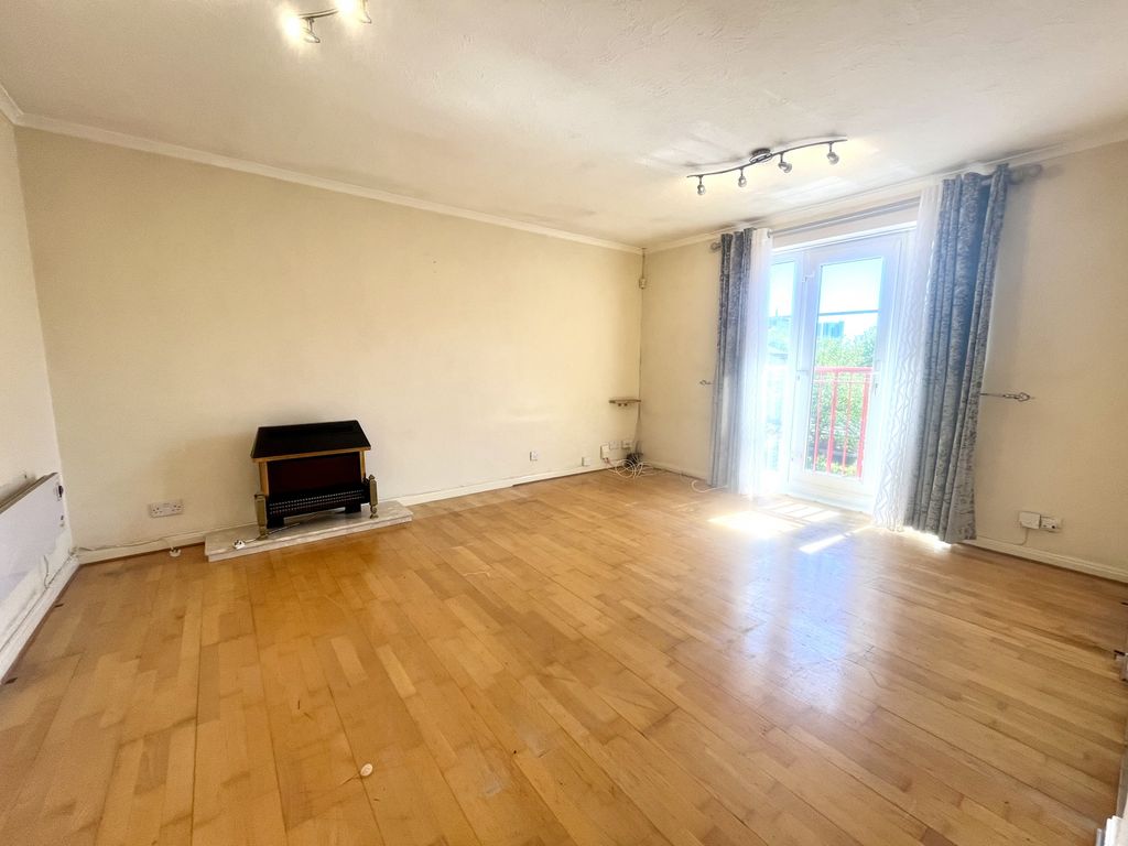 Property photo 2 of 9 Lounge