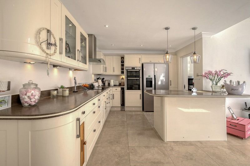 Property photo 3 of 21 4691172