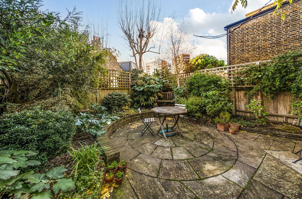 Property photo 3 of 17 1385055-20-692714...