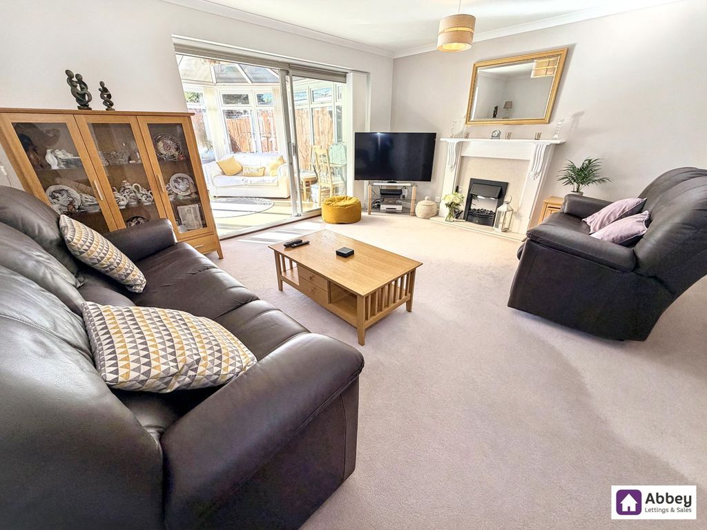 Property photo 2 of 21 Lounge/Diner