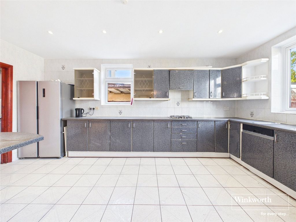 Property photo 3 of 15 Kitchen