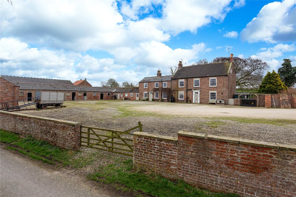 Property photo 1 of 19 Exterior