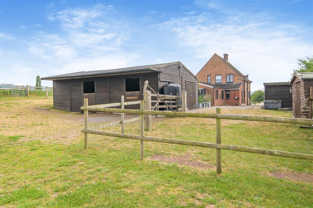 Property photo 2 of 43