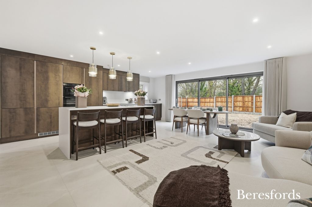 Property photo 2 of 17 Picture No. 15