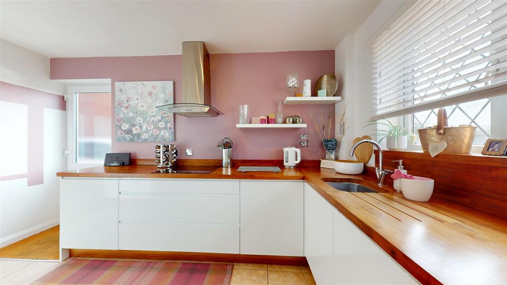 Property photo 2 of 13 Kitchen