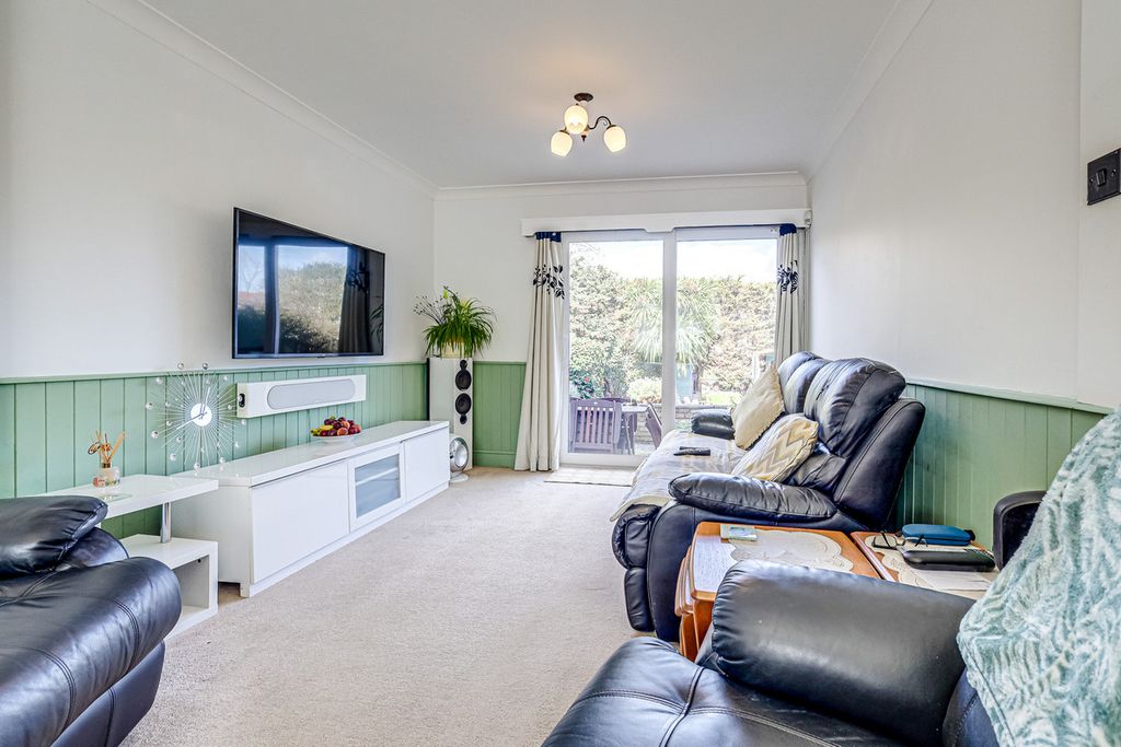 Property photo 2 of 35