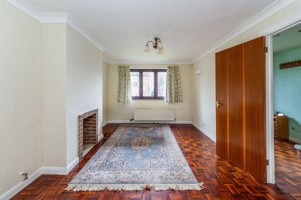 Property photo 2 of 20