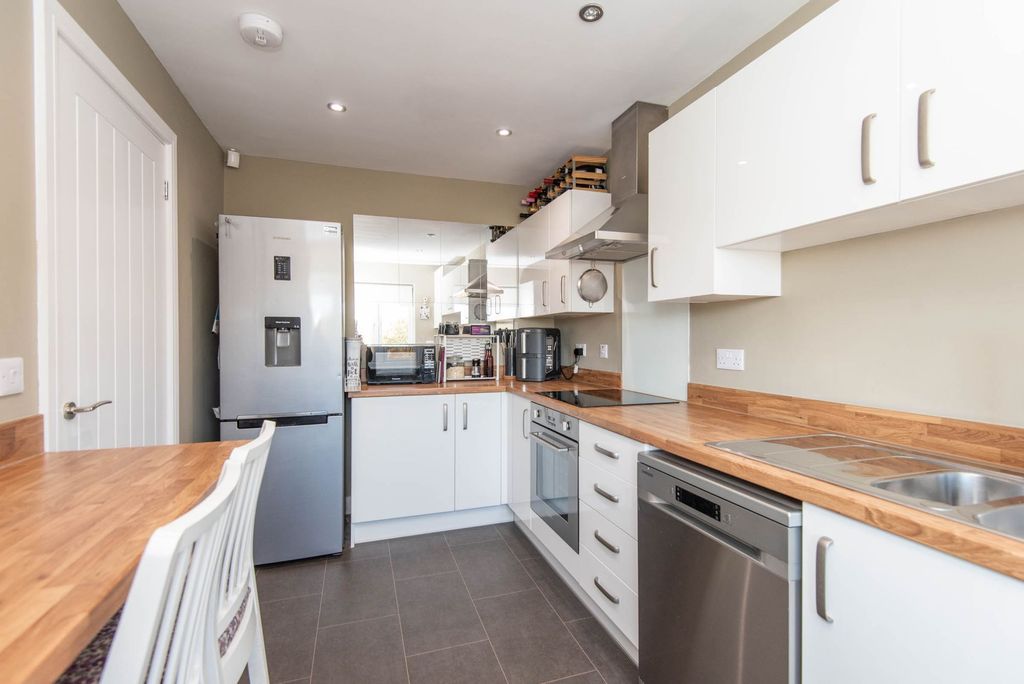 Property photo 3 of 22