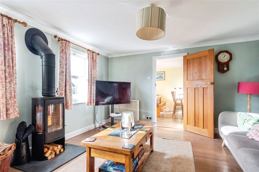 Property photo 3 of 19 Lounge