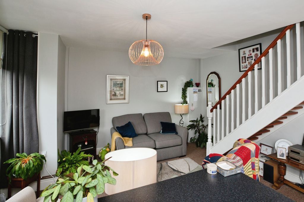 Property photo 3 of 10 Lounge