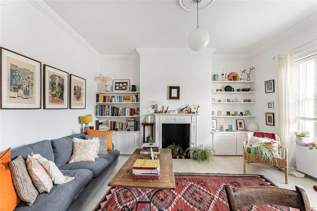 Property photo 3 of 18 Reception/Kitchen