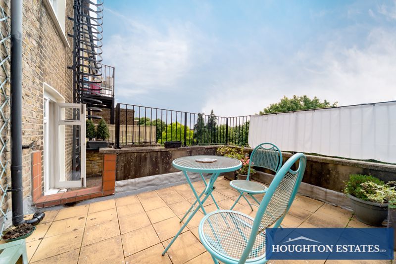 Property photo 3 of 12 Photo 4