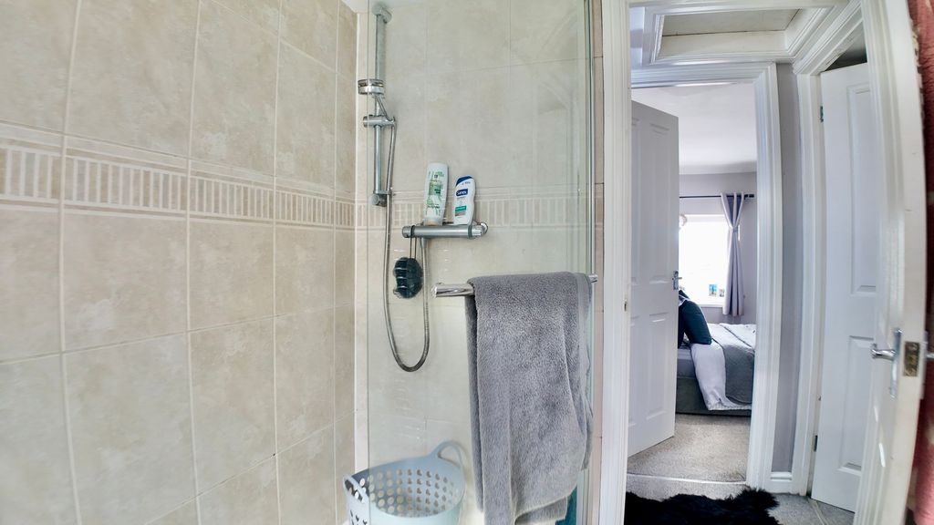 Additional image 12 of 2 bed property for saleWesley Place, Beaufort NP23