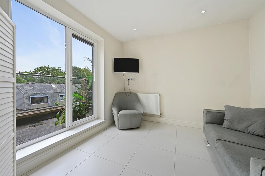 Property photo 1 of 11 4 Kp.Jpg