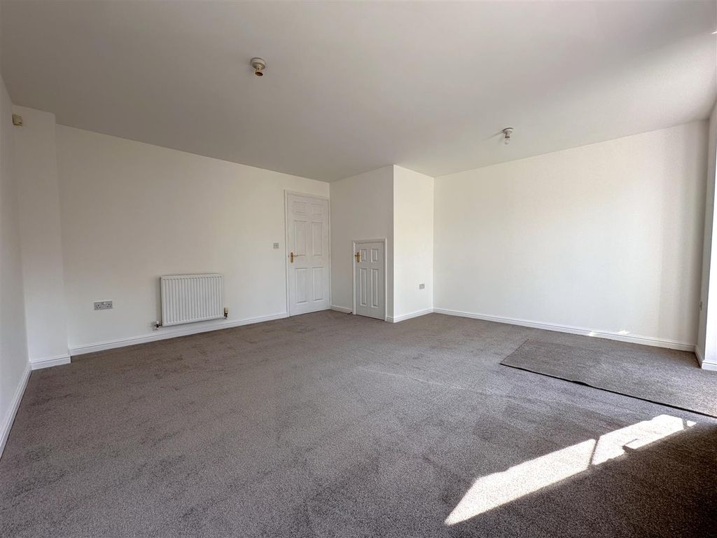 Property photo 2 of 19 Generous Lounge/Diner 162