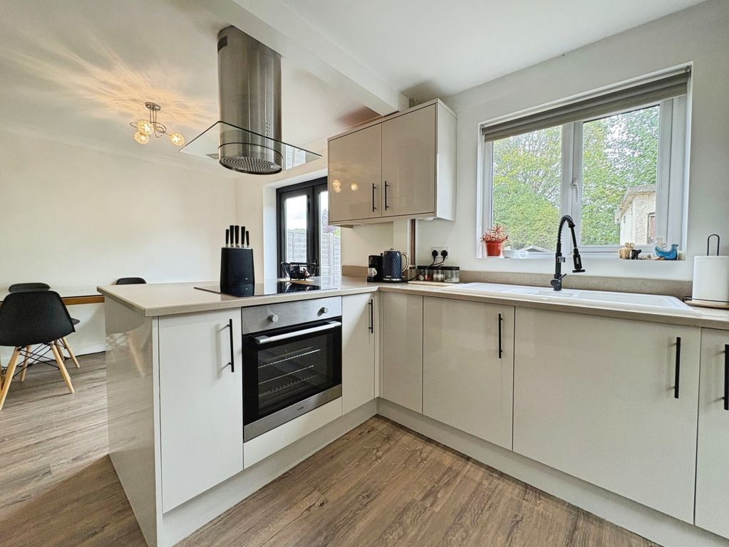 Property photo 3 of 16 Kitchen
