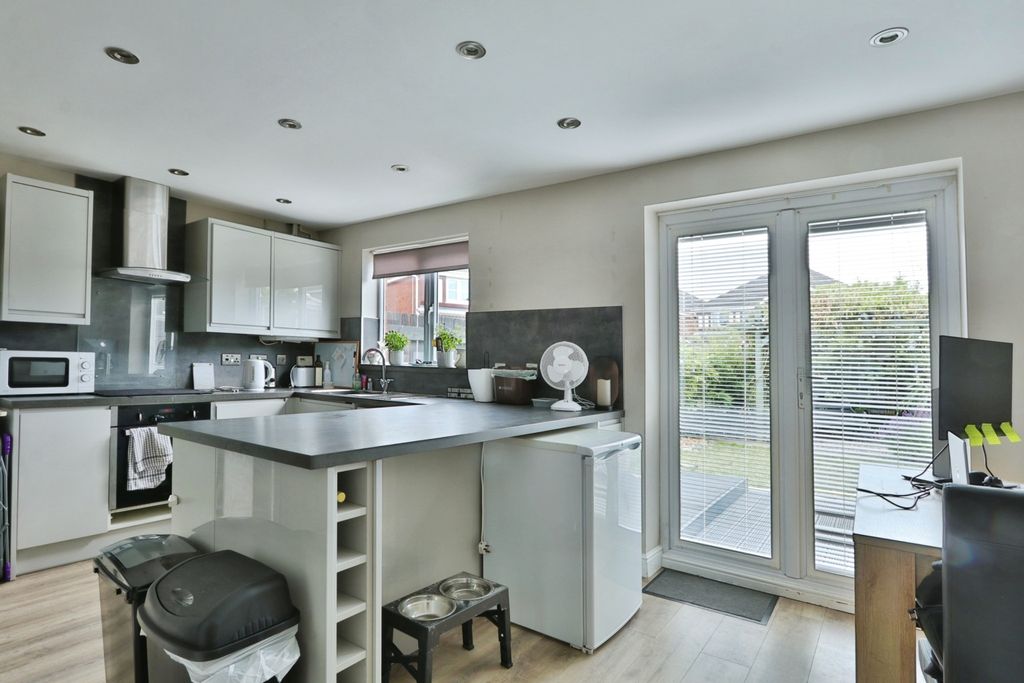 Property photo 3 of 18 3854897