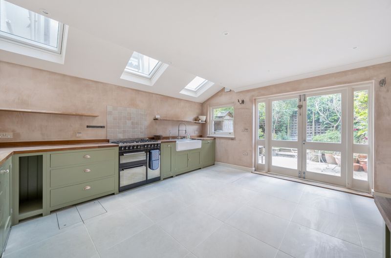 Property photo 2 of 8 Photo 4