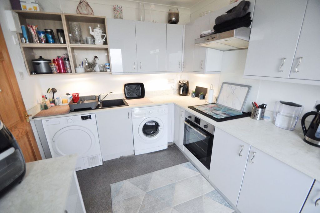 Property photo 3 of 31