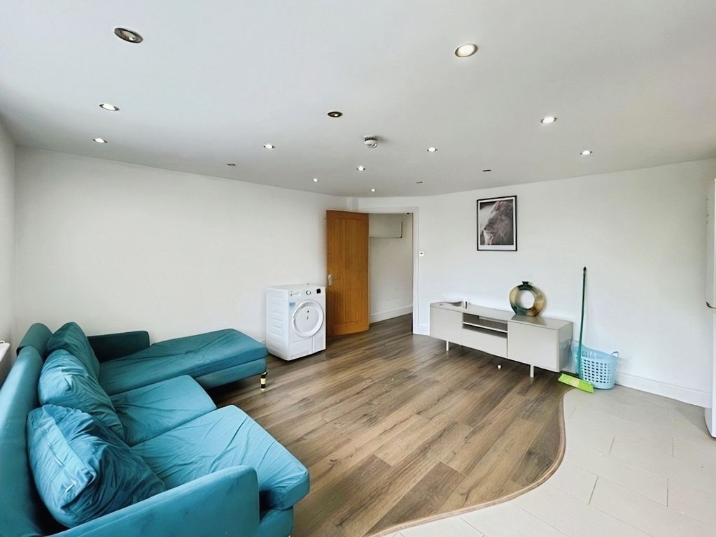 Property photo 3 of 9 Pbox-Img.Jpg