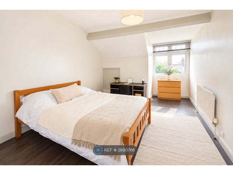 Property photo 1 of 9 Room 6