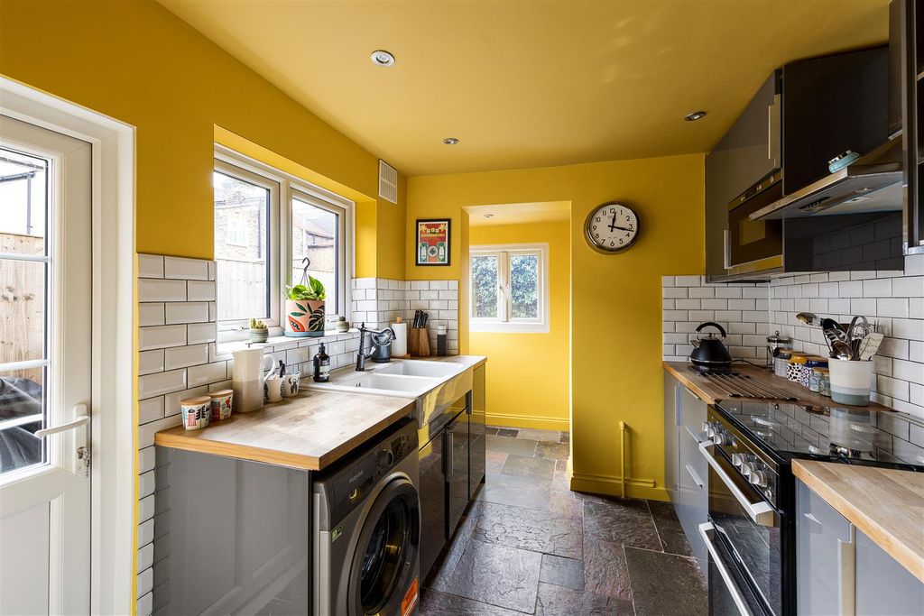 Property photo 3 of 37 Lowther Road, E17