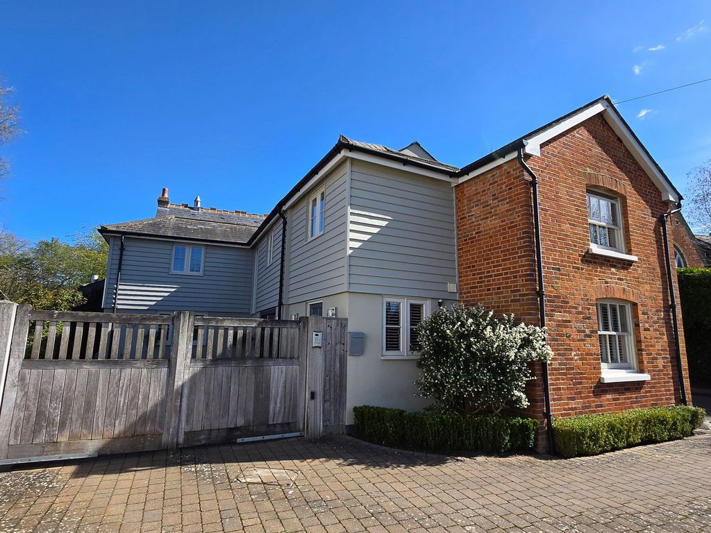 Property photo 1 of 32