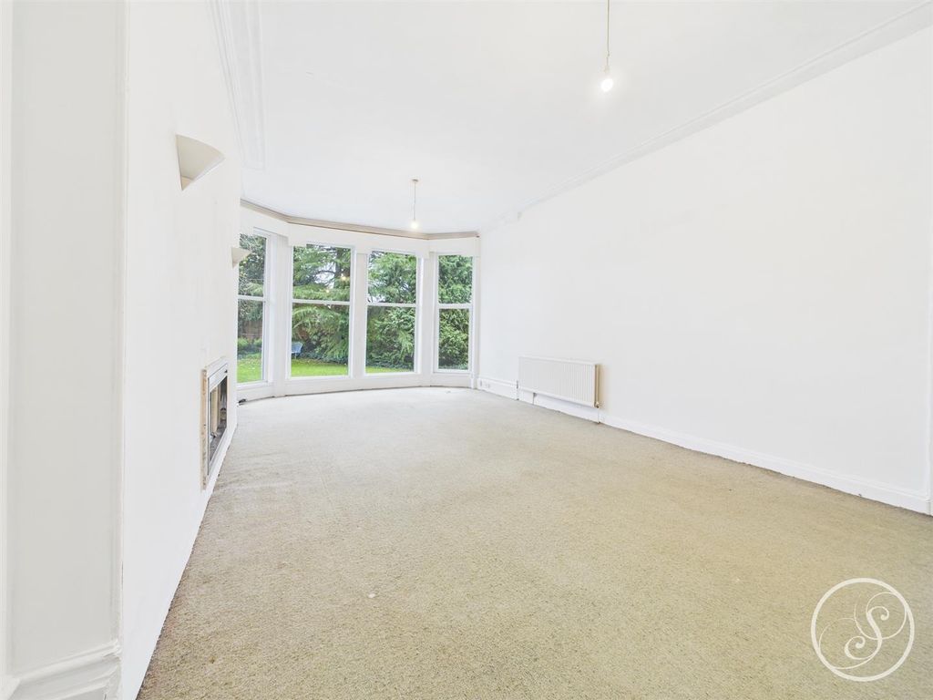 Property photo 3 of 13 Living Room