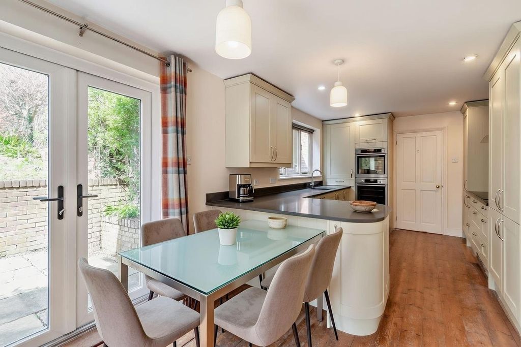 Property photo 3 of 24 Kitchen / Breakfast Room