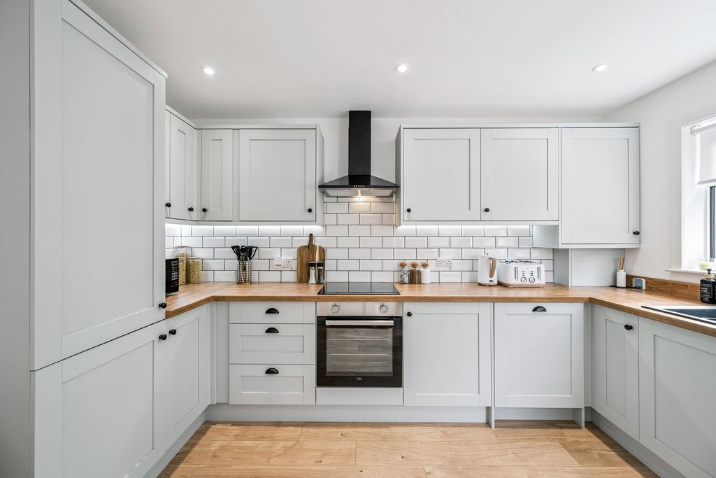 Property photo 1 of 25 Kitchen