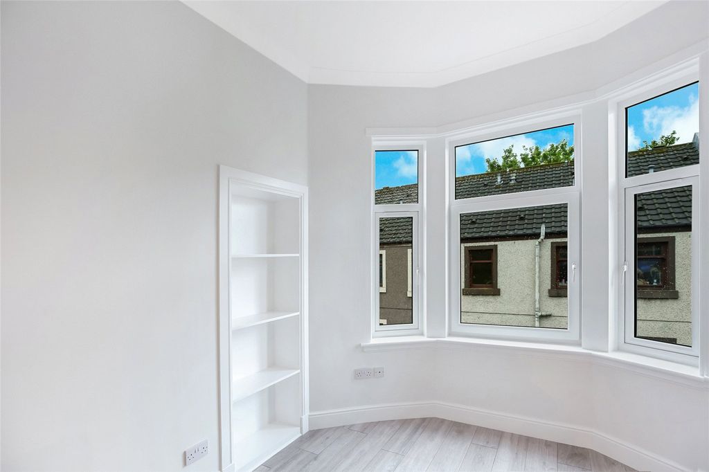 Property photo 3 of 14 Bay Window