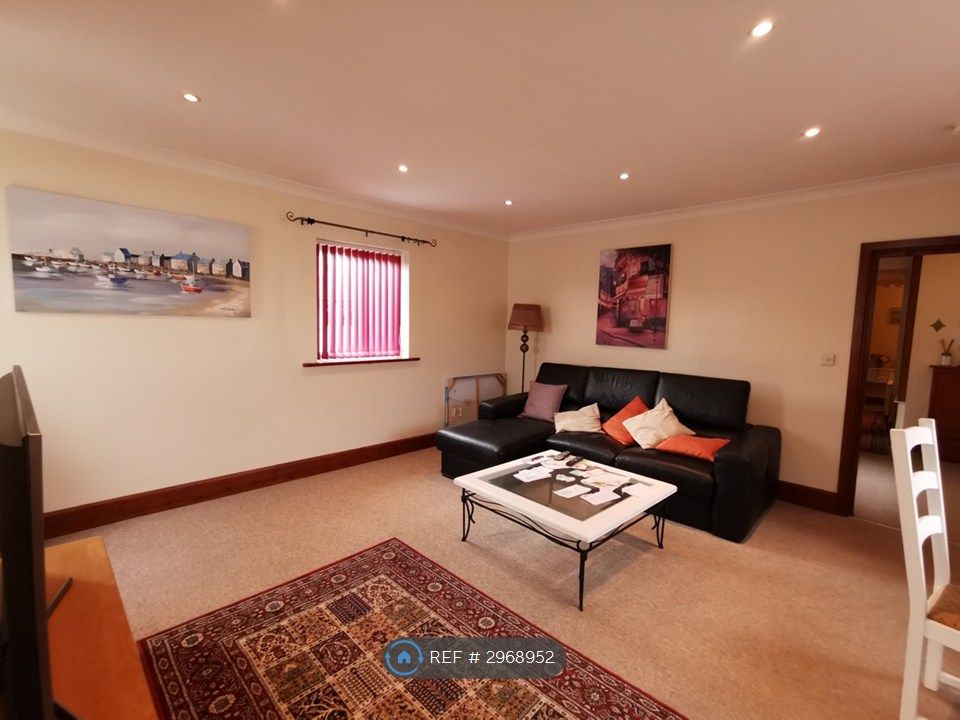 Property photo 3 of 15 Lounge