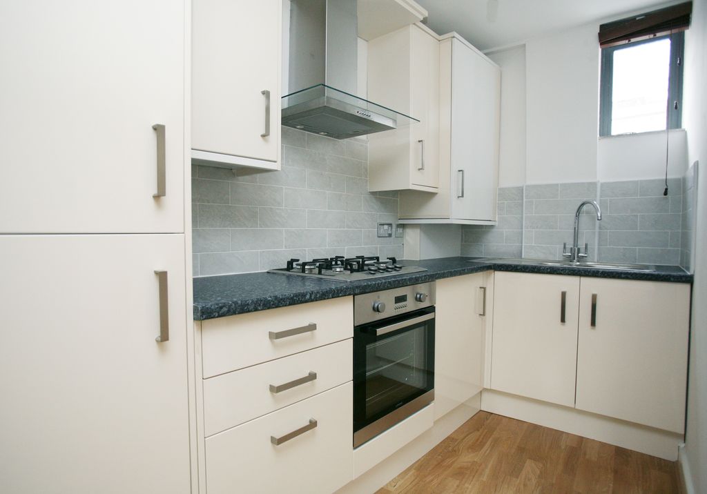 Property photo 2 of 6 Kitchen