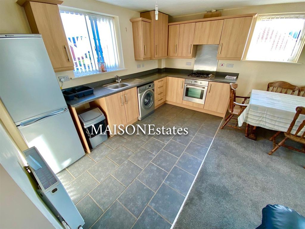 Property photo 3 of 9 Kitchen.Jpg