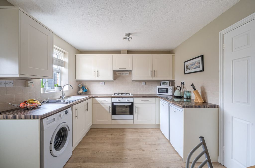 Property photo 3 of 20 1400072-11-69662Fc757132