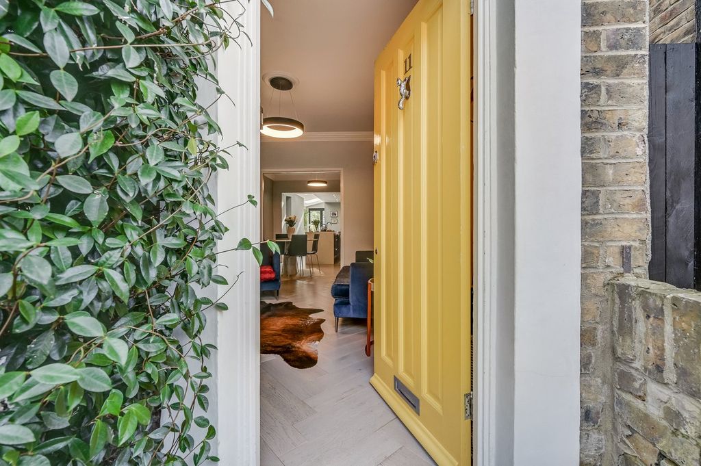 Property photo 2 of 22