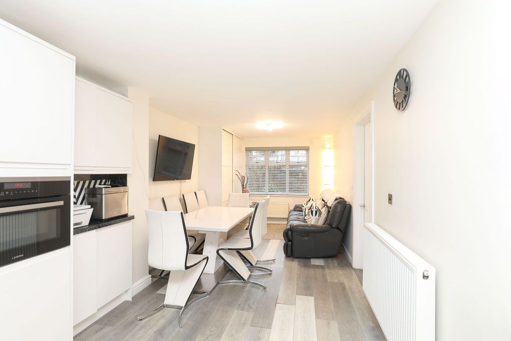 Property photo 3 of 28