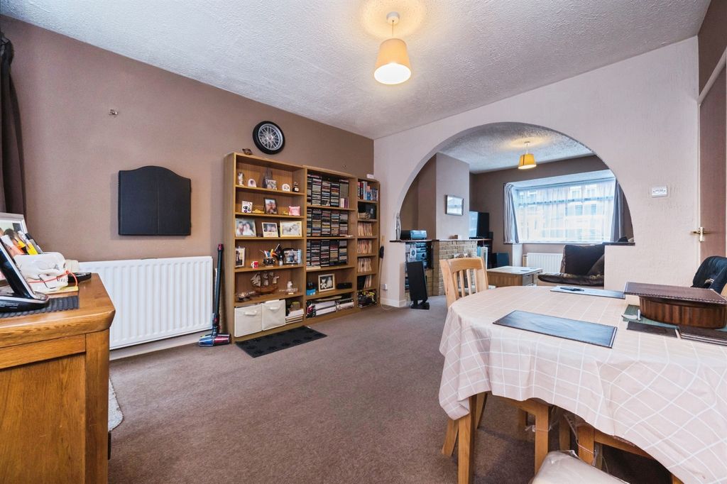 Property photo 2 of 17