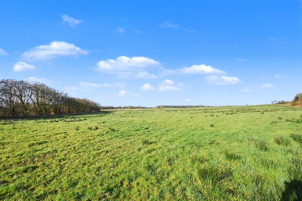 Property photo 2 of 6 Land