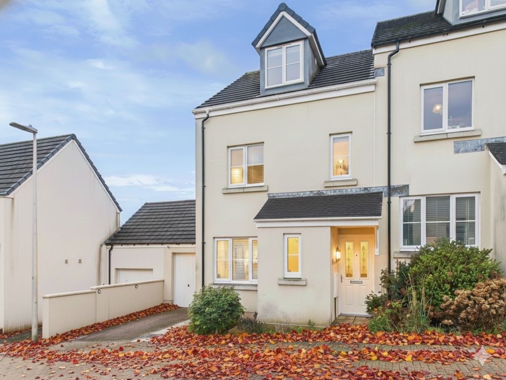 Property photo 1 of 16 Ewemove South Molton - Front