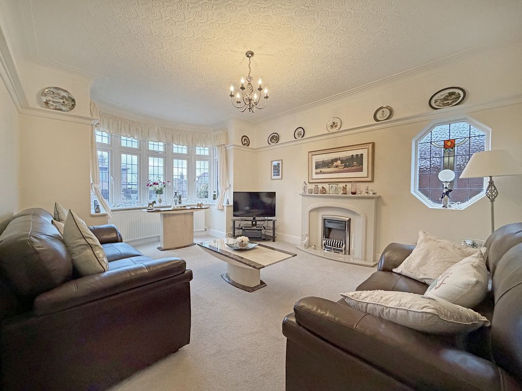 Property photo 2 of 39