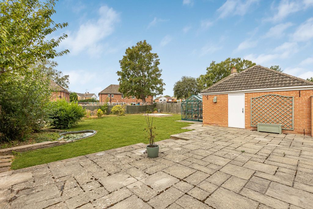 Property photo 2 of 33