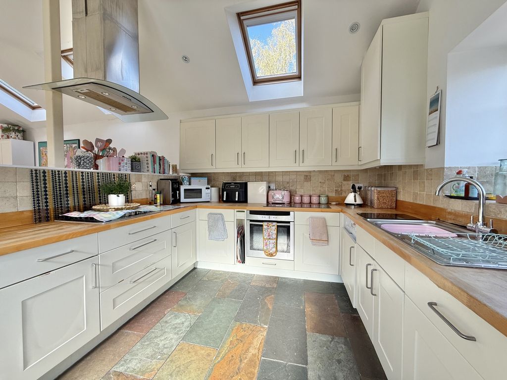 Property photo 3 of 11 Photo 7