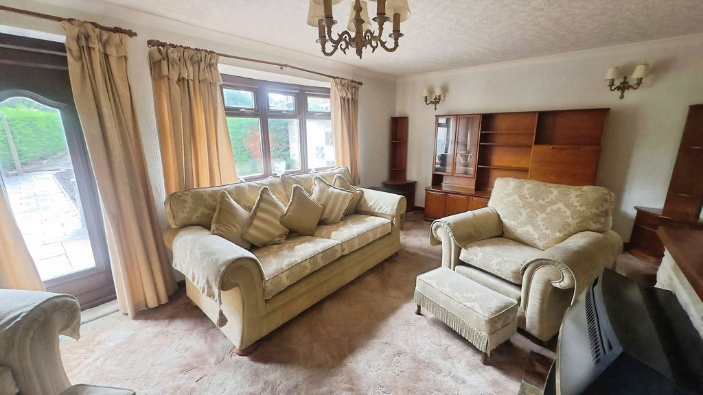 Property photo 2 of 33
