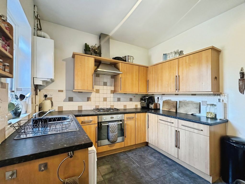 Property photo 2 of 18 Kitchen